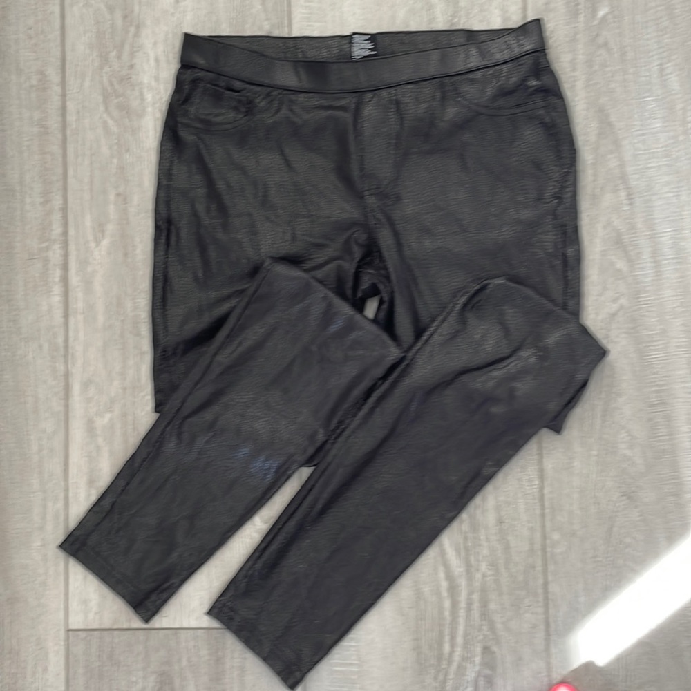 Hue Black Faux leather Leggings in Size Small.